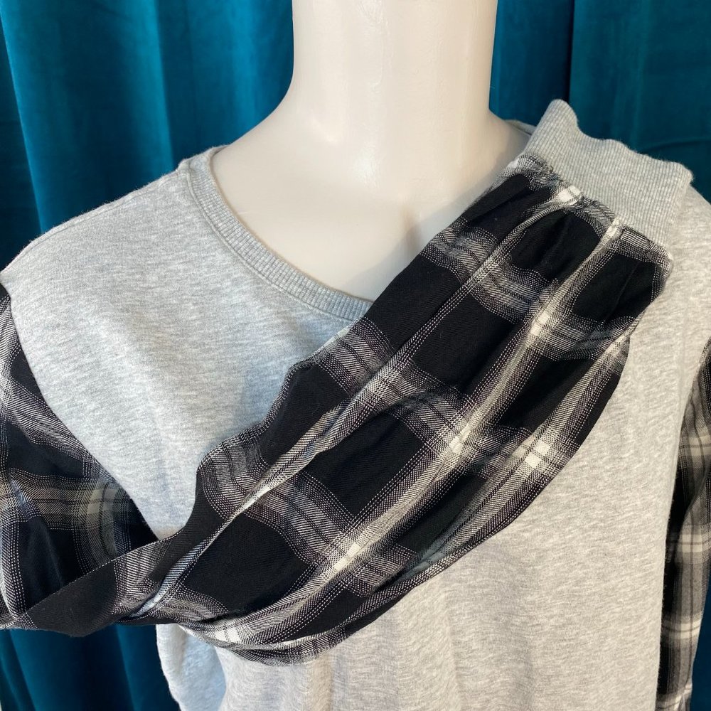 Vince Camuto Plaid Sleeve Crewneck  Sweater - Picture 5 of 8
